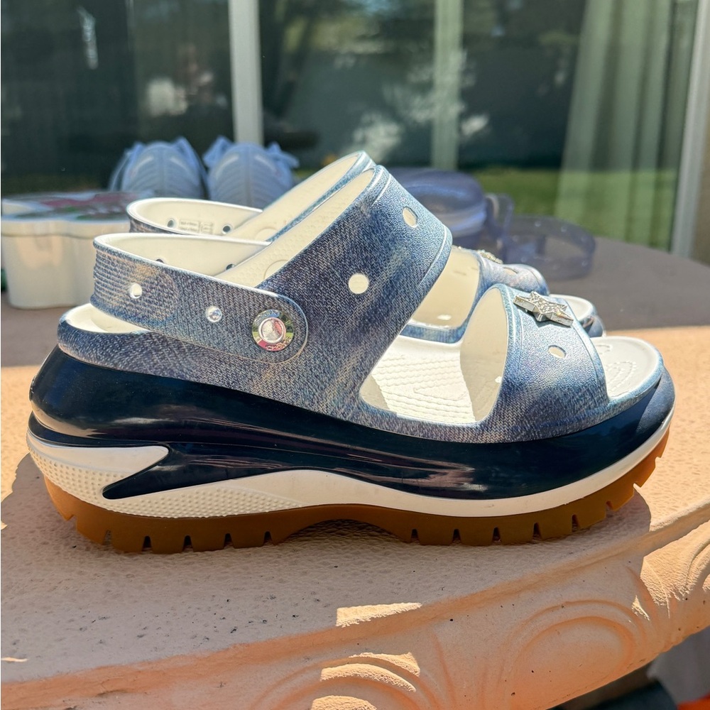 Crocs Classic Mega Crush Clog Sandal Platform Denim Print Blue Women 7/Men 5